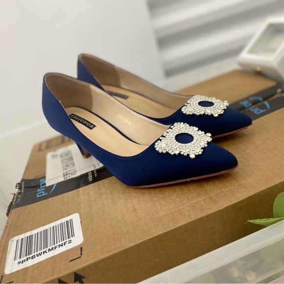 Elegant Blue Satin Heels with Embellished Buckle - Picture 3 of 3